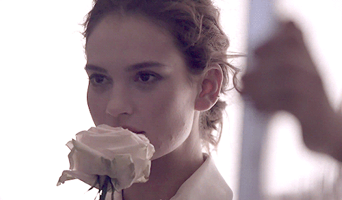 Лили Джеймс