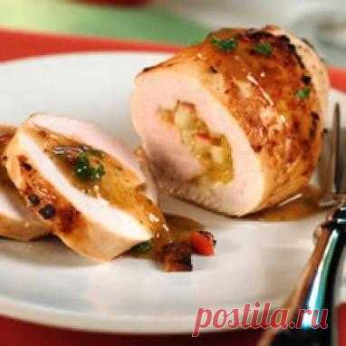 Праздничный рулет из куриной грудки с начинкой