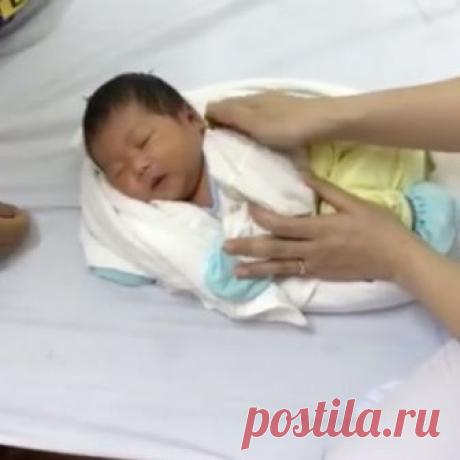 Гениально! Медсестра показывает, как уложить малыша за минуту
