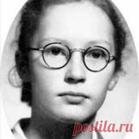 Пионерка!!!Будь готов!Всегда готов!
Знала бы я тогда к какой жизни меня готовила судьба и этот девиз пионера