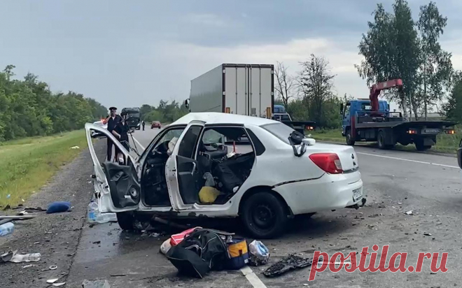 Появились кадры с места ДТП в Пензенской области, где погибли 6 человек. В результате ДТП в Мокшанском районе Пензенской области погибли шесть человек, в том числе один ребенок, сообщили в Госавтоинспекции региона.