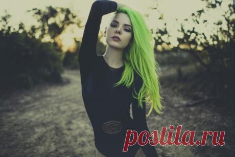 Зеленые волосы (41 фото): видео-инструкция по покраске своими руками, как избавиться от оттенка, краска яркого цвета, фото и цена