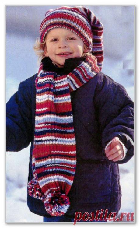 Вязание спицами для детей. Комплект из пряжи секционного крашения для мальчика: шапка-буратино и шарф. Размер: на 4-5 лет