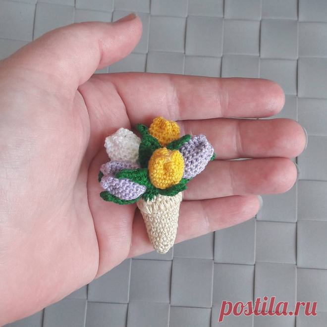 Вязаная брошь Букет тюльпанов
#вязанаяброшь #вязаниекрючком #уютныйдомик #брошькрючком #брошьручнойработы #тюльпаны #вязаныетюльпаны #вязаныецветы #тюльпаныкрючком #вяжутнетолькобабушки #свяжи_как_я_свяжи_лучше_меня