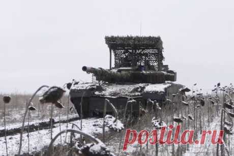 Танки Т-80БВМ оснастили комплексами «Волнорез». Экипажи танков Т-80БВМ при помощи тепловозионных прицелов уничтожают бронетехнику противника.