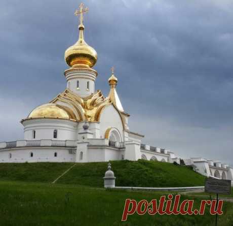 ОТ МЕНЯ ЭТО БЫЛО 
 
Удивительная молитва Серафима Вырицкого. 
 
Думал ли ты когда-либо, что все, касающееся тебя, касается одинаково и Меня? Ибо касающееся тебя касается зеницы ока Моего. Ты дорог в очах Моих, многоценен, и Я возлюбил тебя, и поэтому для Меня составляет особую отраду воспитывать тебя. 
 
Когда искушения восстанут на тебя, и враг придет, как река, Я хочу, чтобы ты знал - от Меня это было. Что твоя немощь нуждается в Моей силе и что безопасность твоя заключа...