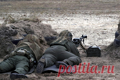 Украина сообщила о ранении двух своих военнослужащих в Донбассе. Двое военнослужащих Вооруженных сил Украины (ВСУ) получили ранения из-за обстрела силами самопровозглашенных Донецкой и Луганской народных республики (ДНР и ЛНР) ряда позиций на линии разграничения в Донбассе. Применялись противотанковые гранаты, крупнокалиберные пулеметы и беспилотники.