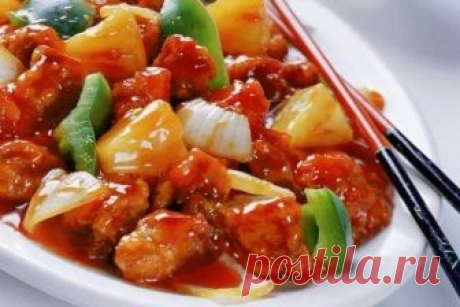 Курица с овощами в кисло-сладком соусе 

Ингредиенты: 
Филе куриное - 300 г 
Перец болгарский - 40 г 
Морковь -40 г 
Лук репчатый -40 г 
Томатная паста - 1 столовая ложка 
Соус соевый - 2 столовые ложки 
Чеснок - 1 зубчик 
Соль - по вкусу 
Перец черный молотый - по вкусу 
Перец чили - 1 штука 
Масло оливковое - 1 чайная ложка 
Зелень - 1 пучок 

Приготовление: 
1. Куриное филе нарезаем достаточно большими кубиками. 
2. Быстро обжариваем на хорошо разогретой сковороде. 
3. ...