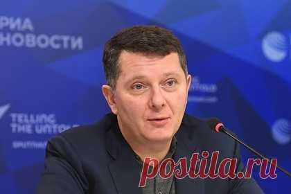 В Госдуме назвали условие для раздачи денег россиянам просто так. Безусловный базовый доход появится в России из-за сокращения рабочих мест и автоматизации производства. Власти окажутся вынуждены обеспечивать граждан регулярными выплатами. Такое условие для раздачи денег просто так назвал глава комитета Госдумы по экономической политике Сергей Жигарев.
