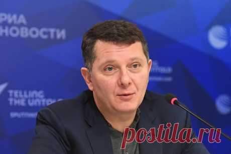 В Госдуме назвали условие для раздачи денег россиянам просто так. Безусловный базовый доход появится в России из-за сокращения рабочих мест и автоматизации производства. Власти окажутся вынуждены обеспечивать граждан регулярными выплатами. Такое условие для раздачи денег просто так назвал глава комитета Госдумы по экономической политике Сергей Жигарев.