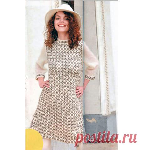 Вязаное платье спицами. Техника жаккардового вязания.