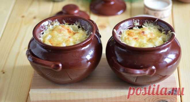 Мясо в горшочках «Купеческое» — необычайно нежное и сочное. К праздничному обеду или ужину приготовьте «Купеческое» мясо в горшочках – получится сытное угощение для вас и ваших родных. Приготовьте это блюдо с добавлением грибов – будет ароматно и вкусно. Также