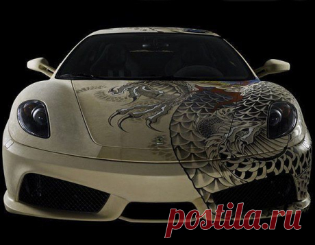 Единственный в своем роде Ferrari F430 Автомобиль обтянут кожей, с нанесением настоящей татуировки.
