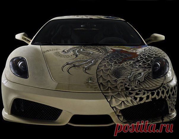 Единственный в своем роде Ferrari F430 Автомобиль обтянут кожей, с нанесением настоящей татуировки.