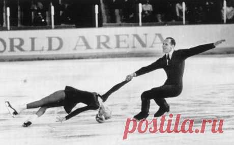 Прах фигуристов Белоусовой и Протопопова захоронили в Санкт-Петербурге. Церемония состоялась на Волковском кладбище. Фигуристы долгие годы жили в Швейцарии, там после смерти хранился их прах. Протопопов завещал, чтобы его вместе с супругой похоронили в России