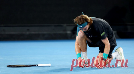 Рублёв спас кузнечика во время матча Australian Open. Российский теннисист Андрей Рублёв совершил благородный поступок во время матча третьего круга с американцем Себастьяном Кордой на Открытом чемпионате Австралии 2024 года в Мельбурне. Читать далее