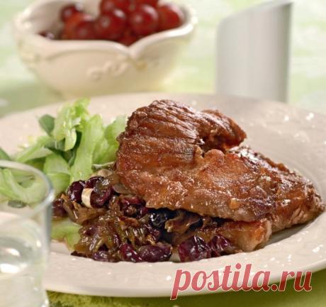 Свинина с черным виноградом