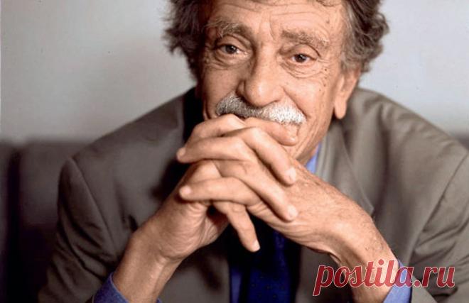 Речь Курта Воннегута, которую стоит перечитывать время от времени Воннегута считают одним из наиболее значительных американских писателей XX века, а его знаменитую речь стоит перечитывать время от времени каждому.