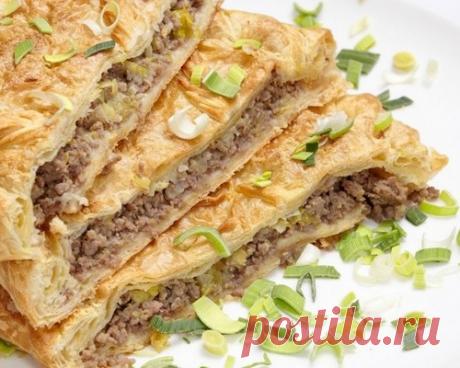 Мясной пирог на слоеном тесте