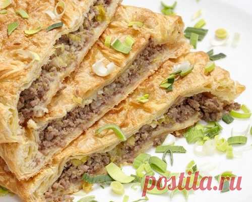 Мясной пирог на слоеном тесте