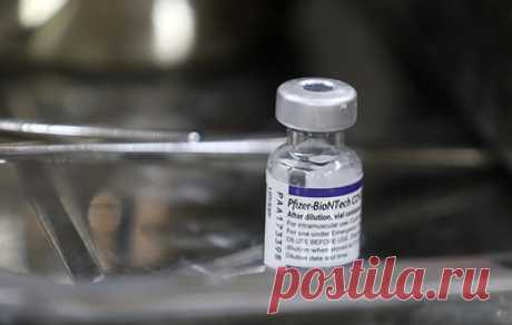 Эксперты считают, что вакцина от Pfizer в 32 раза менее эффективна против омикрон-штамма. Участники эксперимента также заявили, что вакцины по-прежнему способны защищать людей от тяжелых последствий заболевания ковидом и смертельного исхода