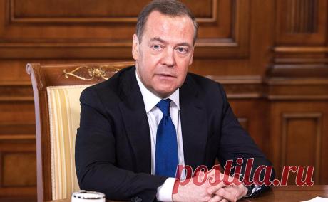 Медведев предложил лагеря для вредящих России «ждунов» из новых регионов. Людей из новых регионов, получивших российские паспорта, но по-прежнему ожидающих приход украинских войск и вредящих России, необходимо отправлять на перевоспитание в трудовые лагеря Сибири.