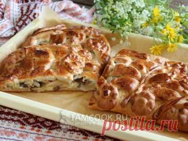 Кулебяка с грибами — рецепт с фото Кулебяка из дрожжевого теста с начинкой из лесных грибов, лука и картофельного пюре.