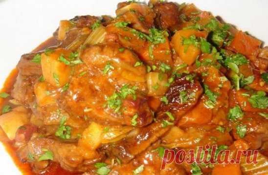 Чудесный гуляш с курицей и густой подливой