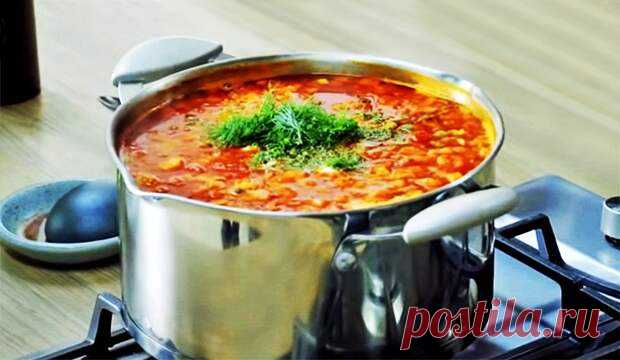 Кубанский борщ - Будет вкусно - 4 мая - 43774076415 - Медиаплатформа МирТесен Предлагаем приготовить большую кастрюлю кубанского борща. Борщ получается яркий, красный, густой, с большим количеством овощей, фасолью и свининой. Ингредиенты (на 15 порций): Свиная лопатка - 800 г Фасоль красная пёстрая - 200 г Капуста белокочанная - 400 г Чеснок - 11 зубчиков Свёкла (средняя) - - 4 мая - 43774076415 - Медиаплатформа МирТесен