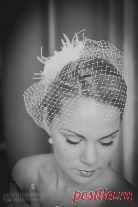 Вся красота во взгляде, поворотах и эмоциях.