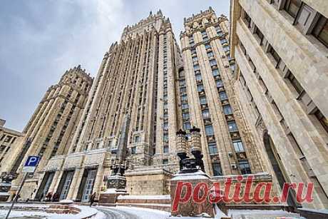 В МИД России заявили о «кусающей локти» Европе. Директор департамента общеевропейского сотрудничества МИД России Николай Кобринец заявил о «кусающей локти» Европе. По его словам, так европейские страны осознают последствия своей санкционной политики. Кобринец отметил, что «санкционный блицкриг» против России «с треском провалился».