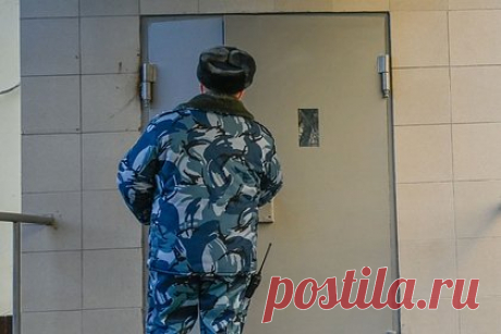 Устроившего слежку за бывшим депутатом Рады Царевым россиянина отправили в СИЗО. Суд в Симферополе арестовал на два месяца жителя Ялты, который подозревается в организации слежки за бывшим депутатом Верховной Рады Украины Олегом Царевым. Ранее он дал признательные показания. Во время допроса мужчина признался, что был завербован в январе 2023 года сотрудниками Службы безопасности Украины.