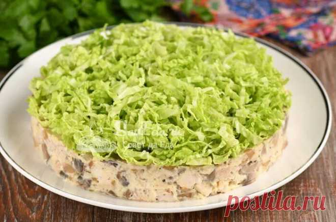 Салат с куриным мясом и грибами - простой, но с отличным вкусом и видом