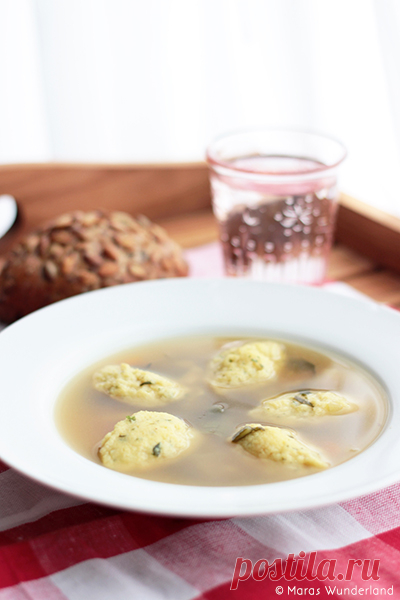Grießklößchensuppe • Maras Wunderland {scroll down for the English recipe} Momentan gibt es bei uns zu Hause ein Klassiker nach dem anderen. Vor kurzem... weiterlesen