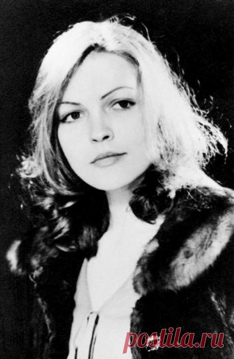 «Из известности в нищету»: трагичная судьба актрисы Ольги Прохоровой | Краше Всех