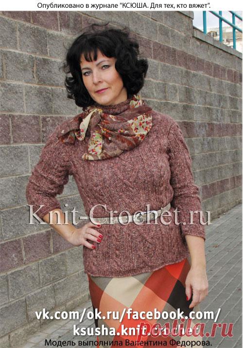 Женский свитер на спицах.