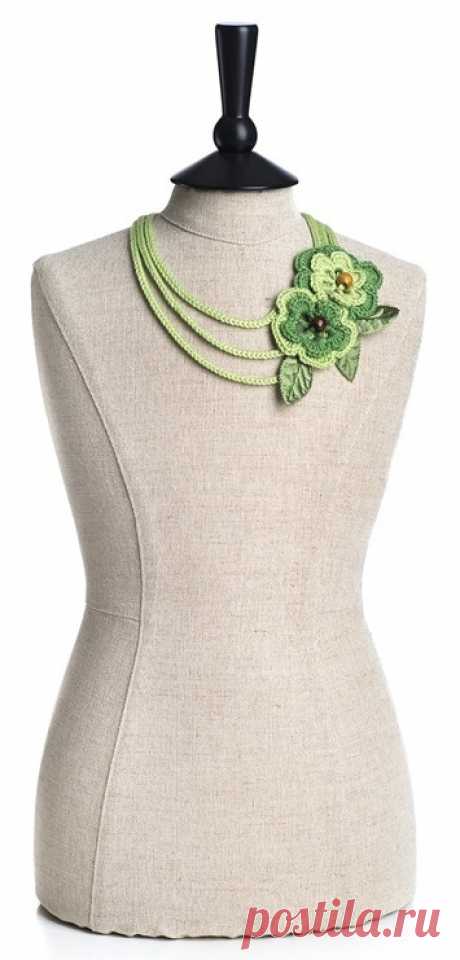 Beautiful Crochet Necklace Pattern | FaveCrafts.com