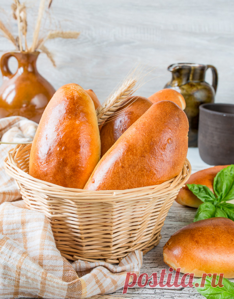 Пирожки с лисичками и картофелем на Вкусном Блоге Опять лисички. Опять эти лисички. Ну потерпите немного – я еще недельку вас ими помучаю – и отпущу с миром 🙂 Хотя сезон этих грибов у нас чуть ли не до сентября тянется обычно. Я давно не пекла пирожков. Заскучала уже по дрожжевому тесту. И оторвалась. Пирожки получаются очень мягкими,…