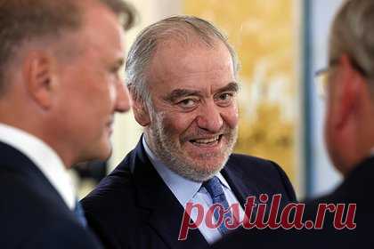 Директор Мариинского театра отреагировал на слухи о новой должности. Художественный руководитель и генеральный директор Мариинского театра Валерий Гергиев отреагировал на новости о том, что он может вскоре возглавить Государственный академический Большой театр (ГАБТ). «Поживем — увидим», — заявил Гергиев, отвечая на вопрос журналиста.