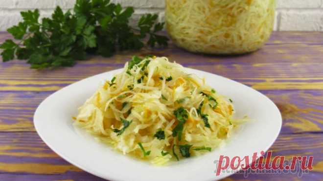 Капуста быстрого приготовления - за 1 сутки! Приветствую всех! Сегодня поделюсь с вами, рецептом маринованной капусты, всего за 1 сутки.Капуста получается вкусной, хрустящей с кисло-сладкой ноткой.Ингредиенты на 1 кг нашинкованной капусты: морко...