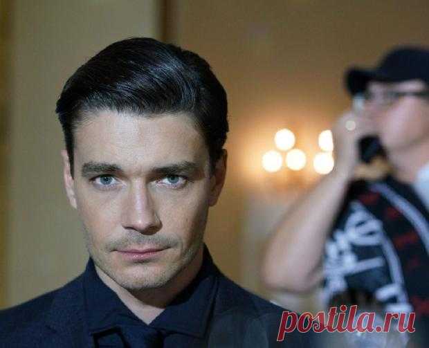 «Хороший пример»: Максим Матвеев с сыном собрал мусор на берегу озера