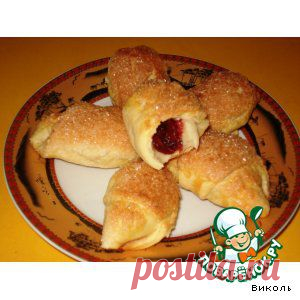 Воздушные рогалики с вишней - кулинарный рецепт