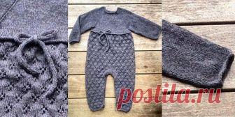 Комбинезон для малышей спицами Clover Комбинезон для малышей вязаный спицами от дизайнера Пернель Ларсен. Вязаный спицами детский комбинезон удобен тем, что застегивается на пуговицы вдоль внутренней стороны штанишек, и его легко надеть даже на новорожденного малыша.