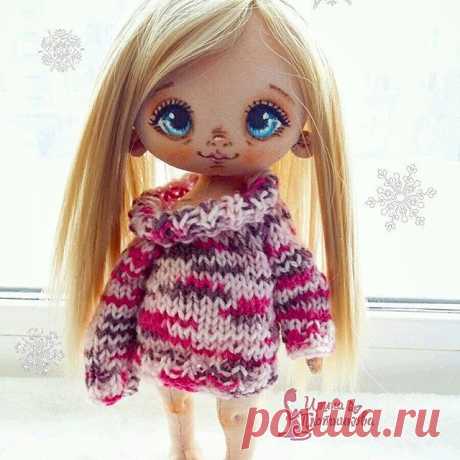 Хорошо,когда у тебя есть взросленькие детки😄Сегодня сын в первый раз сбегал на почту,отправил малышей по домам и заработал на морожку)А еще иногда он плетет из бисера маленькие игрушки для Сладулек(лягушку и корону для царевны -лягушки плел он) и тоже получает вознаграждение)А старшая доча вообще уже полноценно работает- рисует на заказ рисунки для логотипов вместе с Соней @photo_logo_Кроме того,дети убираются каждый день,Медведь выкидывает мусор и следит за свежестью и н...