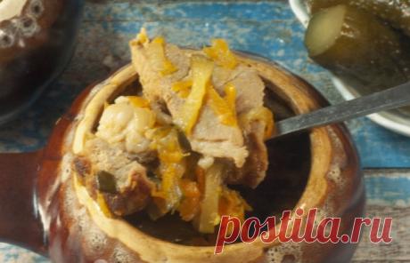 Аппетитное мясо с солеными огурцами в горшочке Предлагаем вам разбавить обыденное меню вкуснейшим блюдом, готовить которое мы будем в горшочках. Блюда, запечённые в горшочках, всегда очень аппетитные и ароматные. И этот вариант не исключение. Использовать...