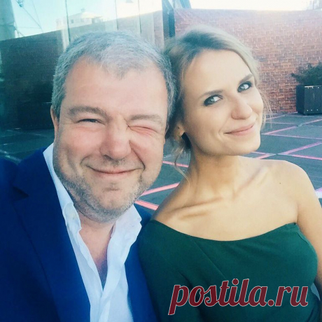 Зачем Александр Робак скрывает от общественности свою супругу