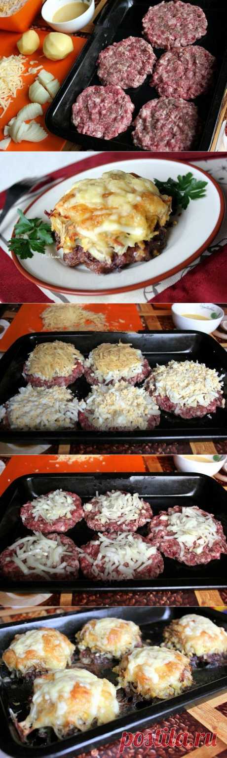 Стожки - блюдо из мясного фарша.

Для приготовления стожков понадобится:

фарш мясной - 0,5 кг;
яйца крутые - 3 штуки;
лук репчатый - 2 головки;
картофель - 2 штуки;
сыр - 100 г;
молотые перцы по вкусу,
домашний майонез или подобный ему соус.Интересные новости