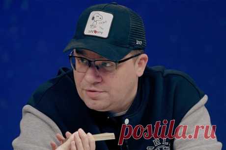 Харламов рассказал о приеме у звезды «Битвы экстрасенсов» за 50 тысяч рублей. Резидент Comedy Club Гарик Харламов заявил, что около десяти лет назад обращался за помощью к одному из победителей шоу «Битва экстрасенсов» и заплатил ему 50 тысяч рублей. По словам комика, он решился на такой шаг из-за панических атак, поскольку не понимал, что с ним происходит.