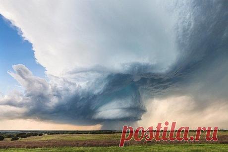 Суперячейка в Хико, штат Техас. Фотограф: Келли ДиЛей / Социальная погода
