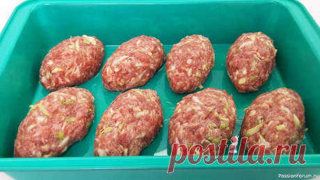 Сочные котлеты с капустой и фаршем (в духовке) Котлеты с капустой и фаршем в духовке получаются не только вкусными, но и сочными внутри. Капуста идеально дополняет вкус мяса, придает блюду сочность и нежность. А благодаря тому, что они выпекаются в духовке, а не обжариваются в растительном масле на сковороде, они получаются намного...